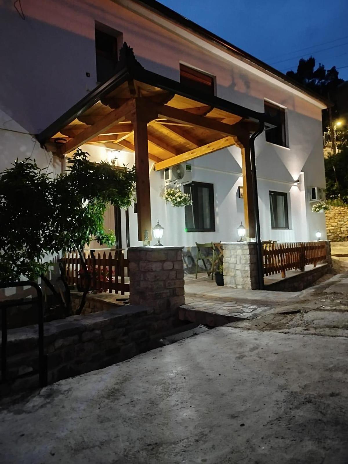 Hotel Vila Vreko B&B Berat Exterior foto